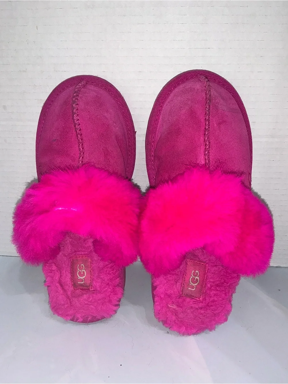 UGG Kids Hot Vibrant Pink Fluffy Slide Slippers Cozy Lounge Y2K Boho Size 1